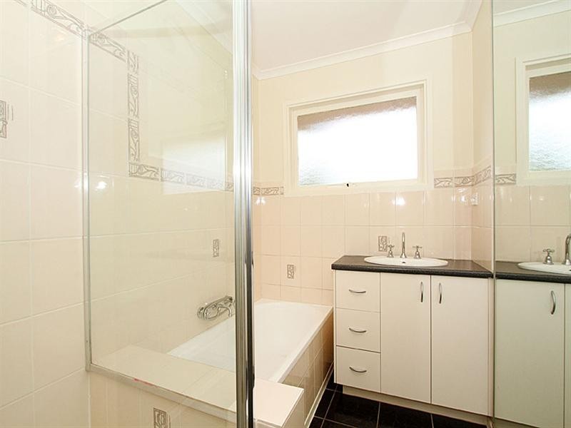 32 Axminster Drive, Craigieburn VIC 3064