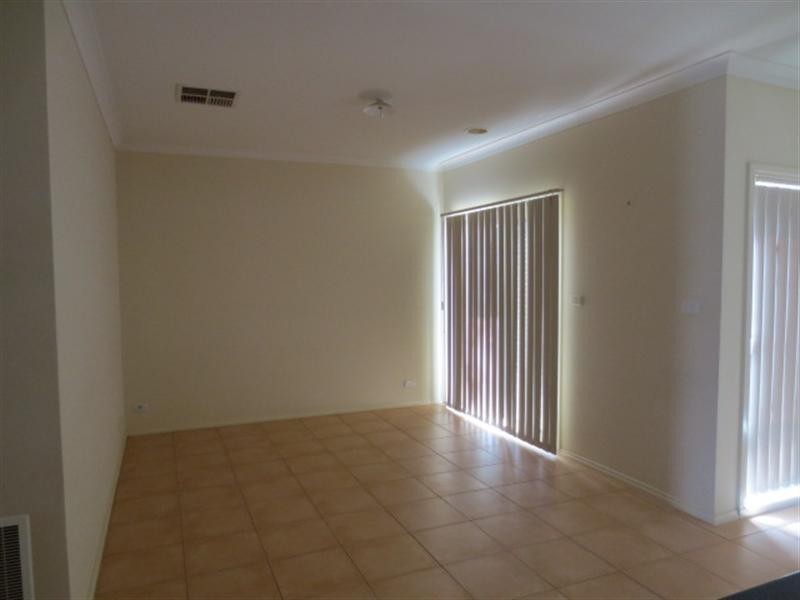 5 Ballarat Court, Craigieburn VIC 3064