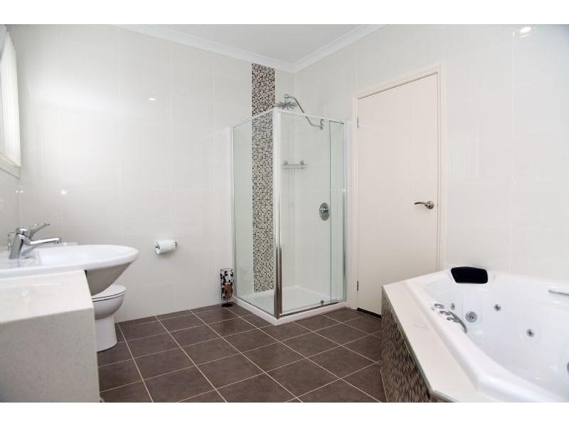 31 Highbury Circuit, Craigieburn VIC 3064