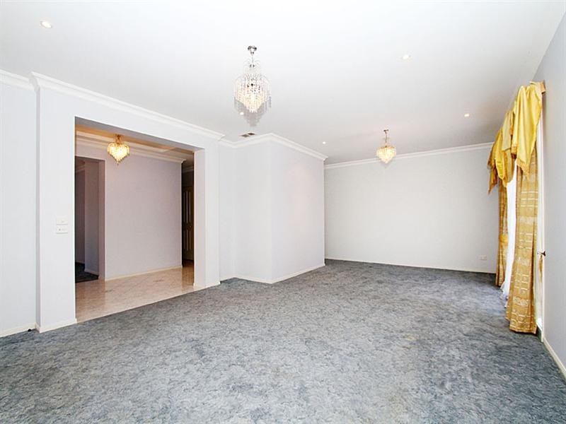 4 Rio Grande Drive, Roxburgh Park VIC 3064