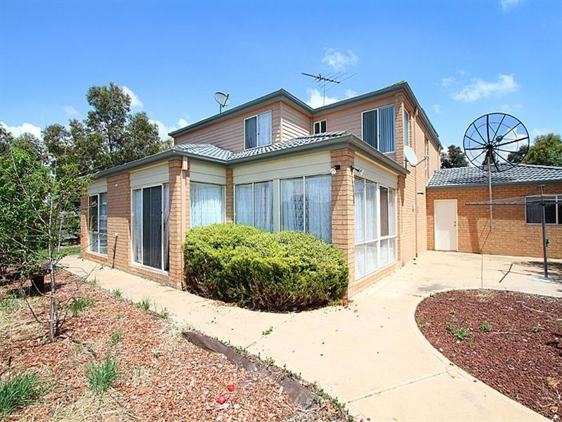 4 Rio Grande Drive, Roxburgh Park VIC 3064
