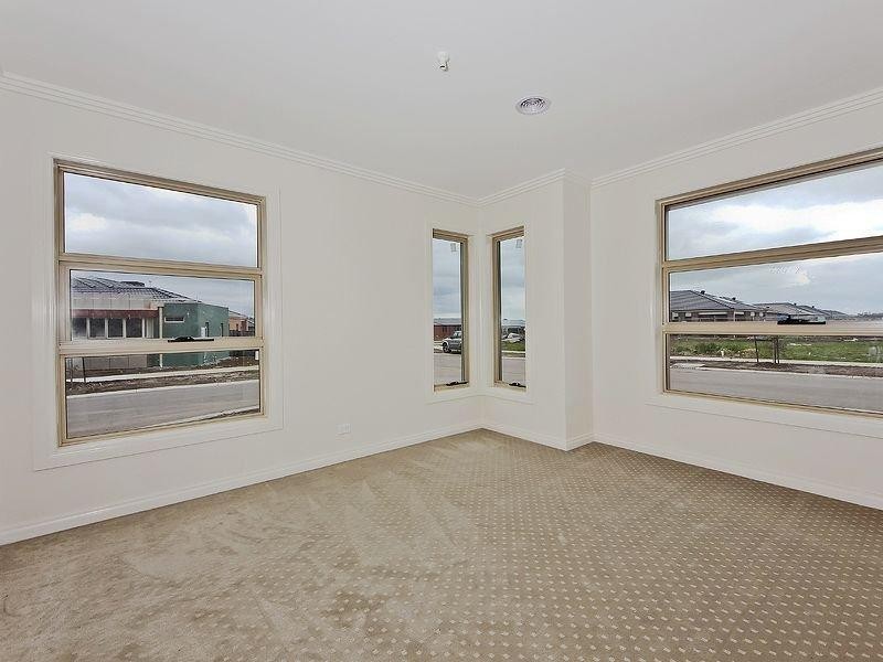 35 Moor Park Drive, Craigieburn VIC 3064