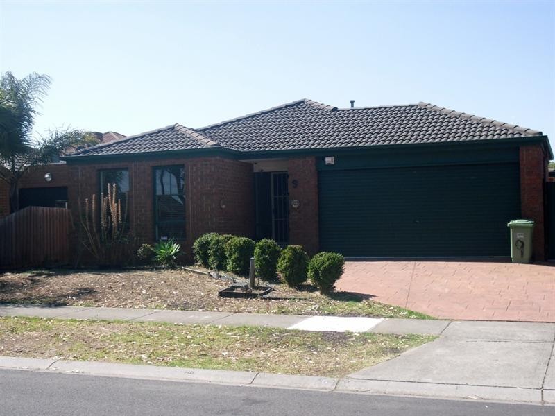 9 McKenzie Crescent, Roxburgh Park VIC 3064