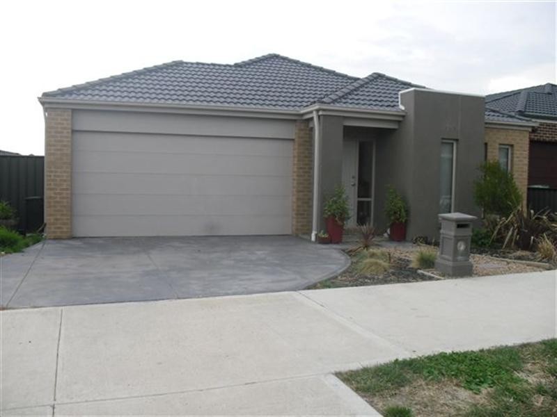 23 Grevillia Crescent, Craigieburn VIC 3064