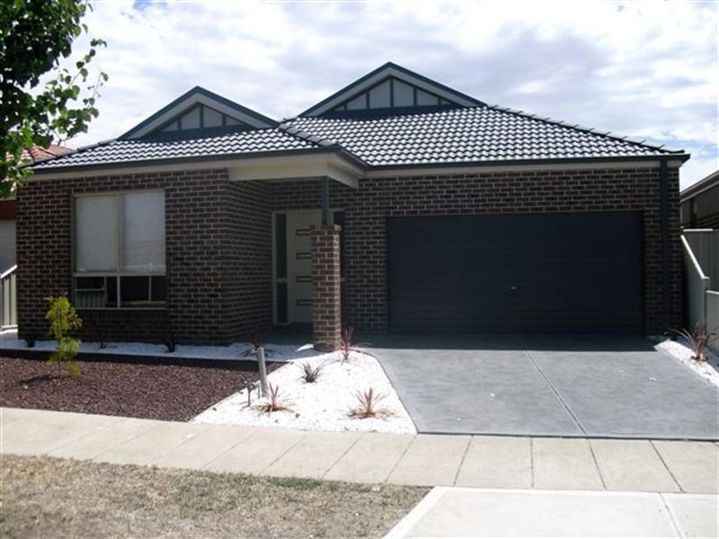 18 Classic Place, Craigieburn VIC 3064