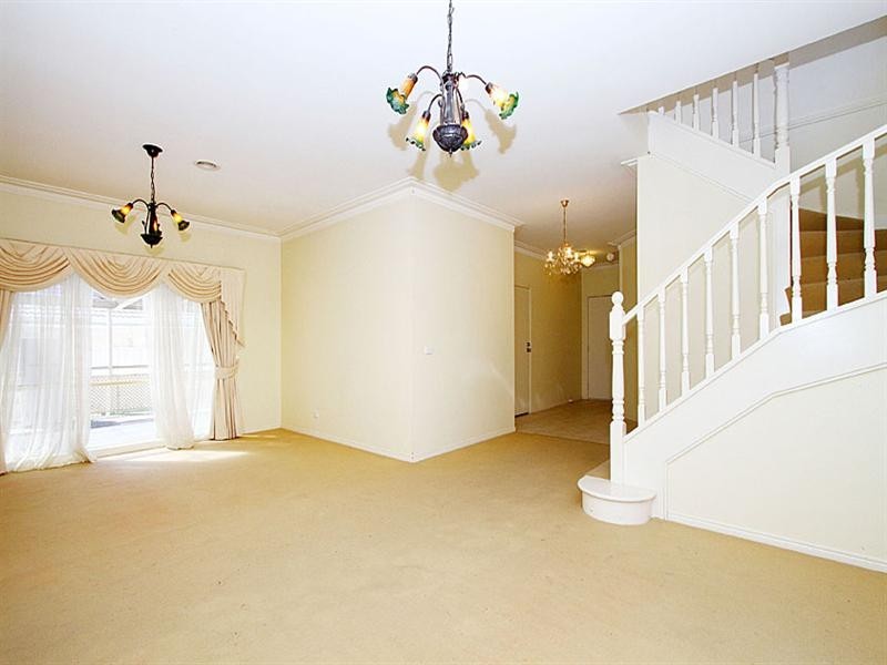 8 Gardenia Close, Craigieburn VIC 3064