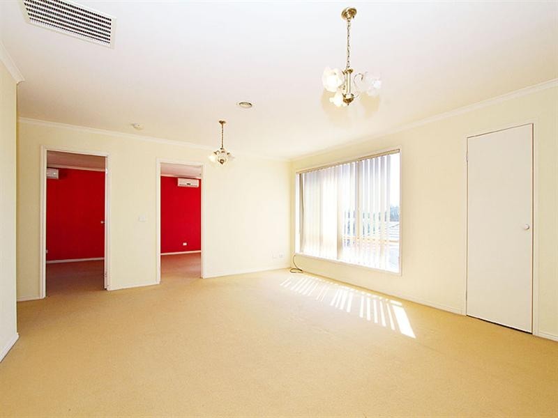 8 Gardenia Close, Craigieburn VIC 3064