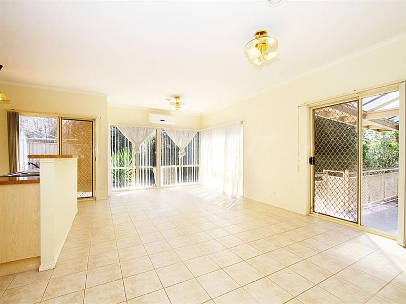 8 Gardenia Close, Craigieburn VIC 3064