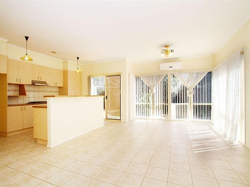 8 Gardenia Close, Craigieburn VIC 3064