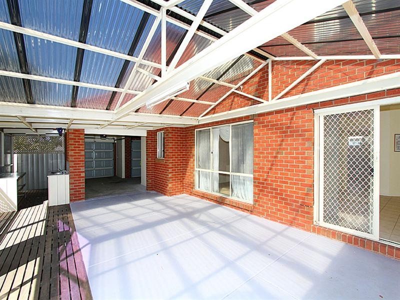 8 Gardenia Close, Craigieburn VIC 3064