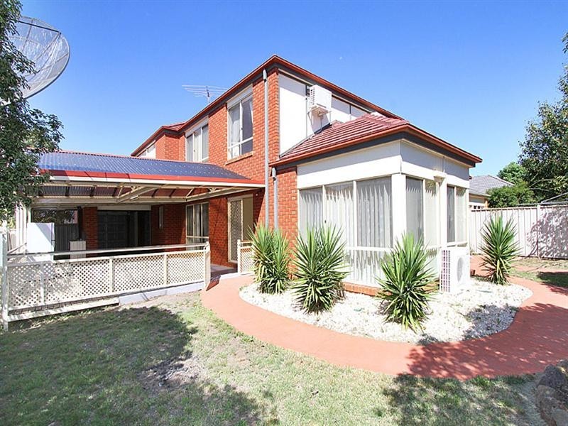 8 Gardenia Close, Craigieburn VIC 3064