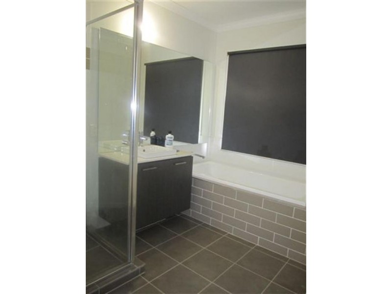 8 Birdswood Crescent, Craigieburn VIC 3064