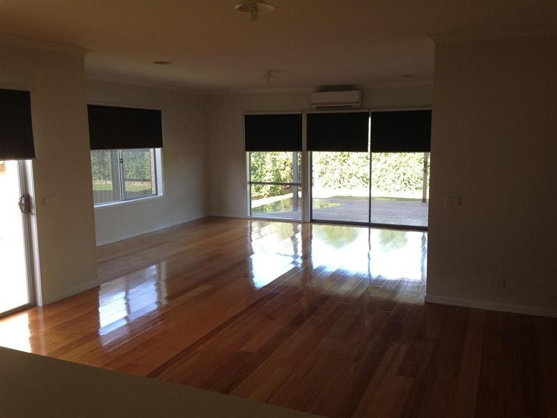 8 Birdswood Crescent, Craigieburn VIC 3064