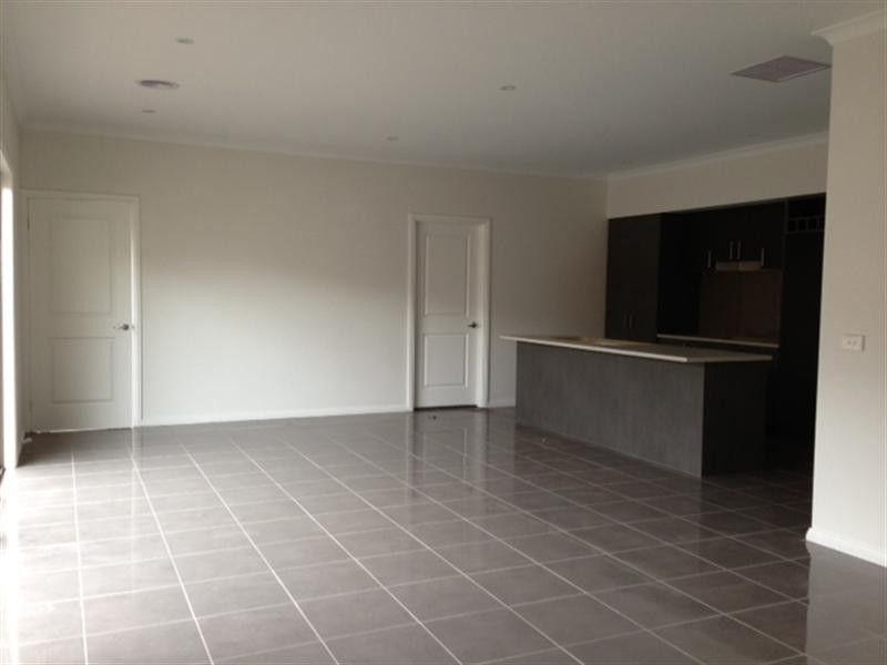 2 Pearl Drive, Craigieburn VIC 3064