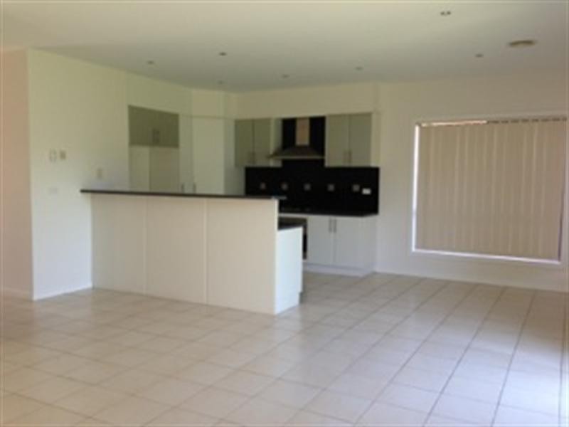 14 Ballarat Court, Craigieburn VIC 3064