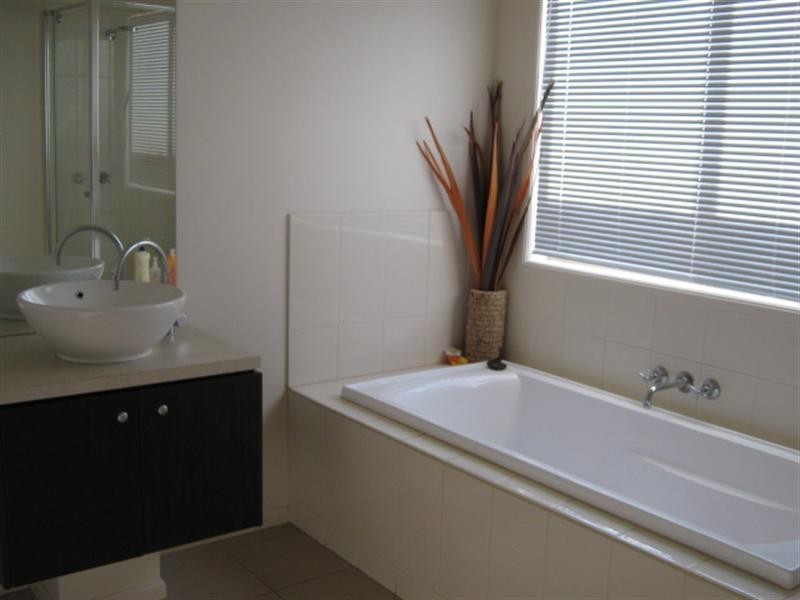 24 Broadway Street, Roxburgh Park VIC 3064