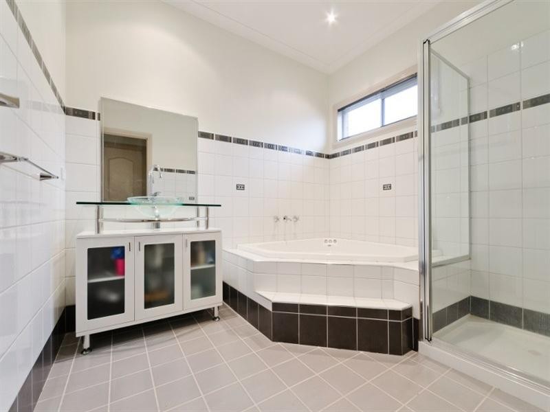 7 Yellowstone Court, Roxburgh Park VIC 3064