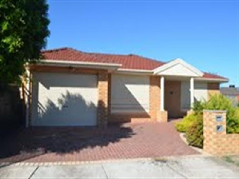 17 Alberton Avenue, Roxburgh Park VIC 3064