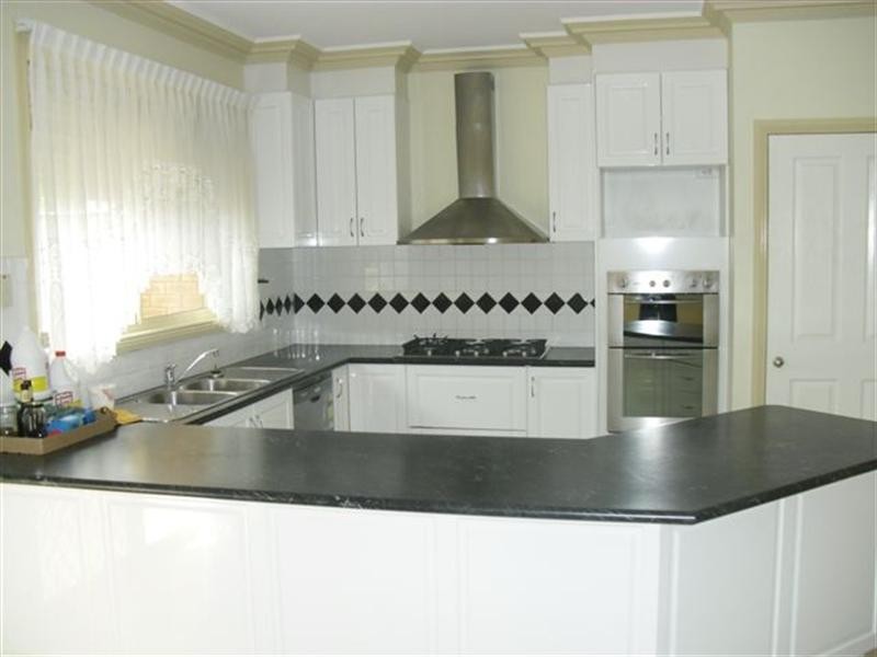 17 Alberton Avenue, Roxburgh Park VIC 3064