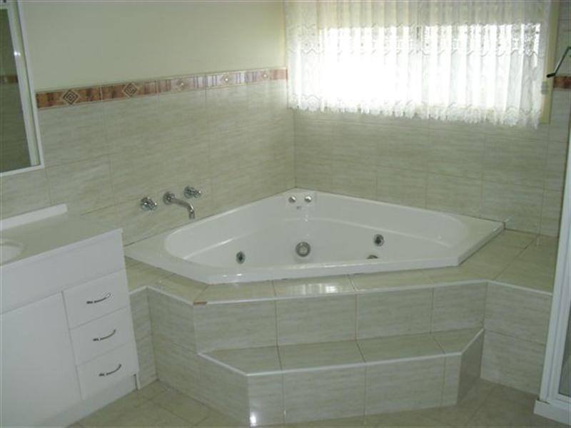 17 Alberton Avenue, Roxburgh Park VIC 3064