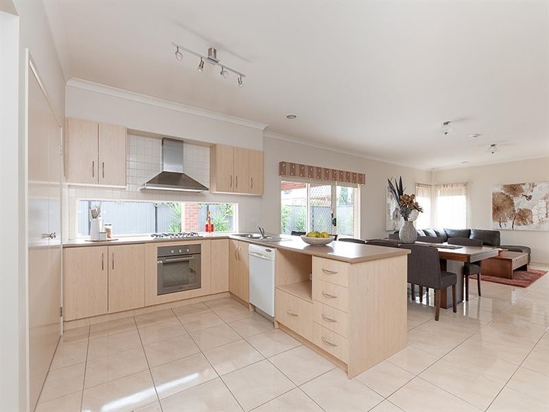 25 Cheltenham Close, Craigieburn VIC 3064