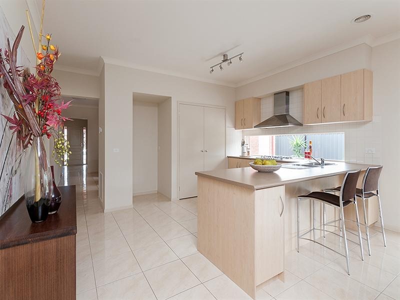 25 Cheltenham Close, Craigieburn VIC 3064