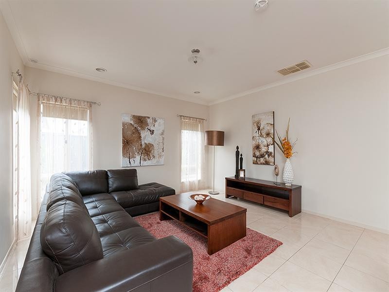 25 Cheltenham Close, Craigieburn VIC 3064