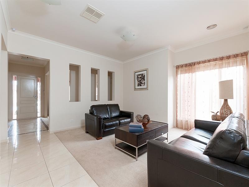 25 Cheltenham Close, Craigieburn VIC 3064