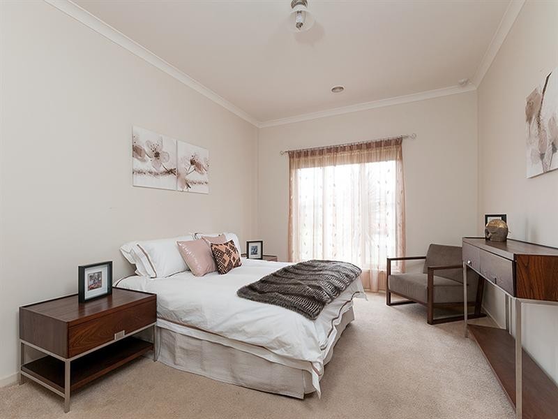 25 Cheltenham Close, Craigieburn VIC 3064