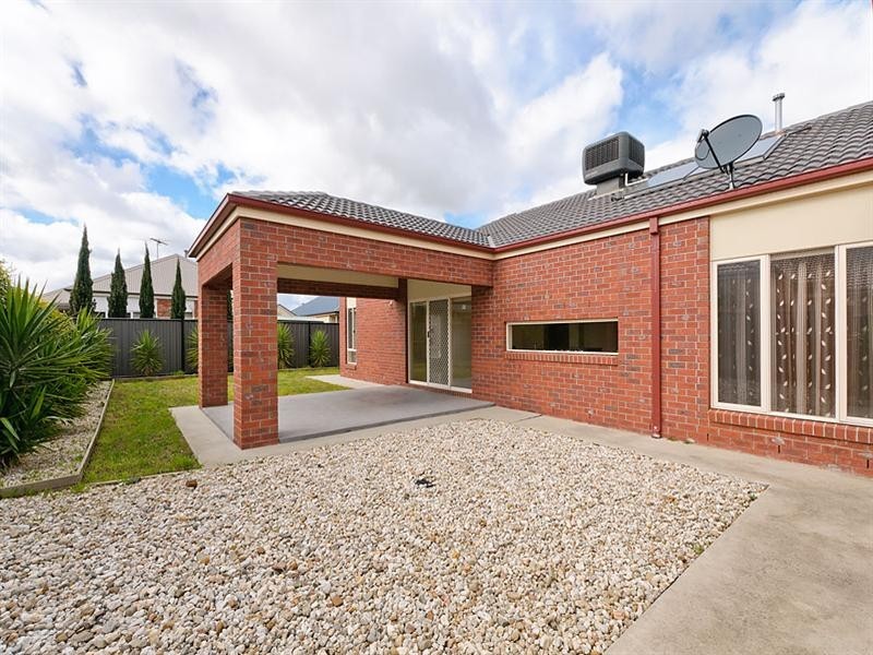 25 Cheltenham Close, Craigieburn VIC 3064