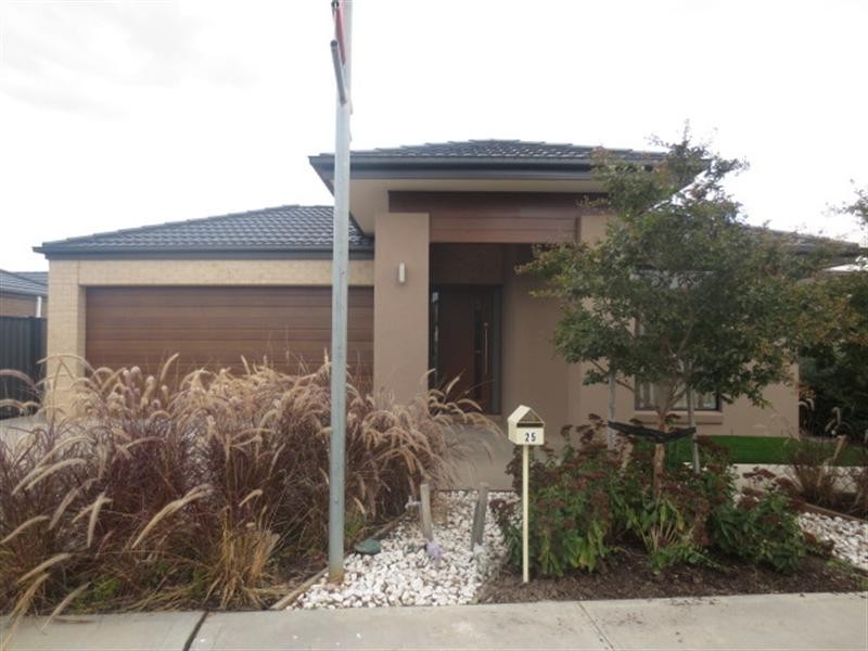 25 Bridgehaven Drive, Craigieburn VIC 3064