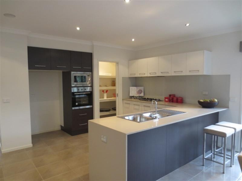 25 Bridgehaven Drive, Craigieburn VIC 3064