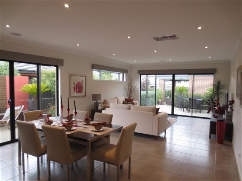 25 Bridgehaven Drive, Craigieburn VIC 3064
