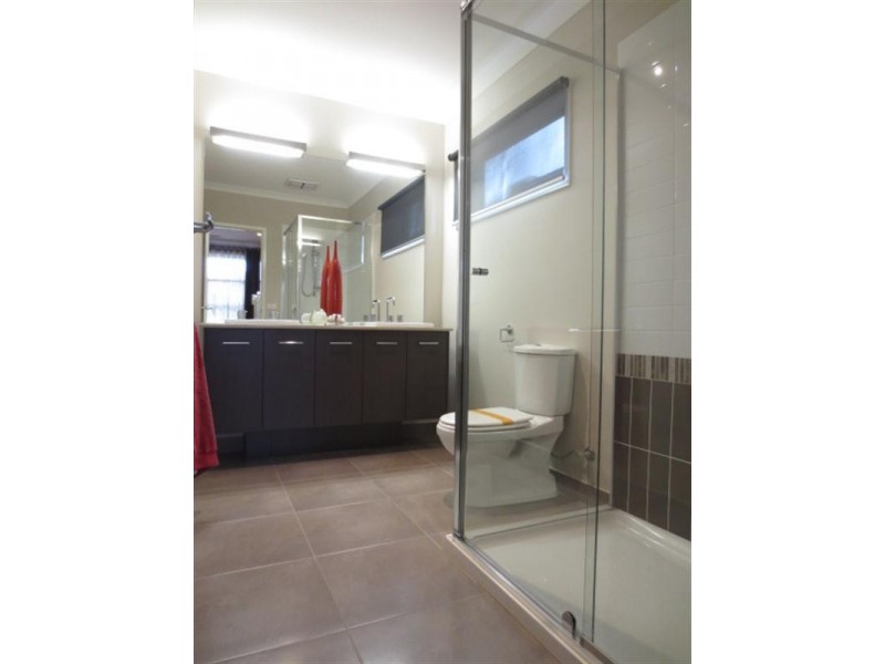 25 Bridgehaven Drive, Craigieburn VIC 3064