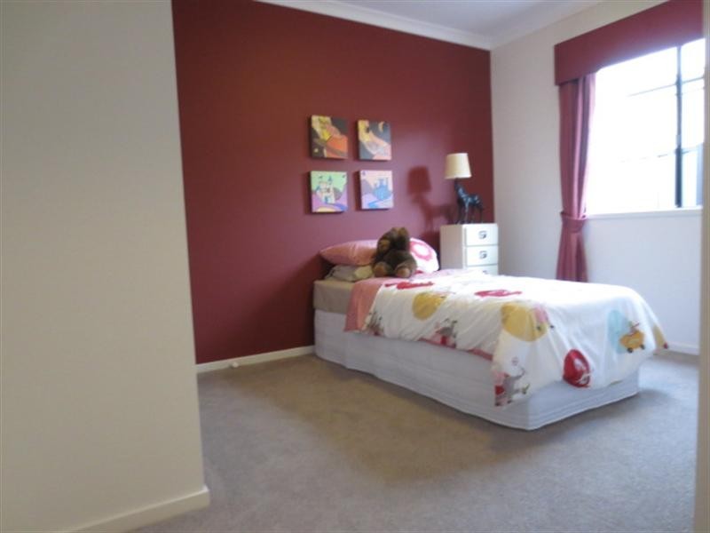 25 Bridgehaven Drive, Craigieburn VIC 3064