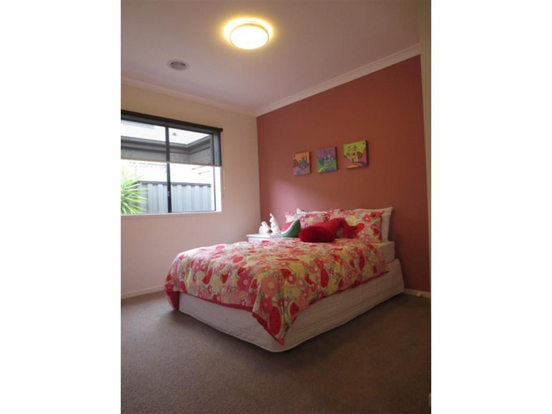 25 Bridgehaven Drive, Craigieburn VIC 3064