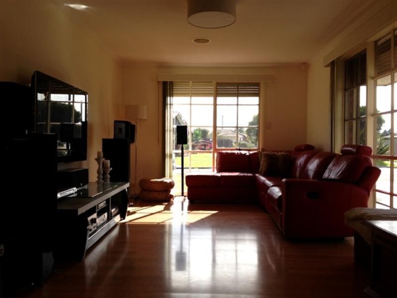 5 Rokeby Crescent, Craigieburn VIC 3064