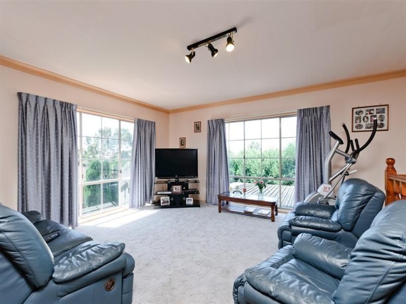 6 Falmer Place., Craigieburn VIC 3064