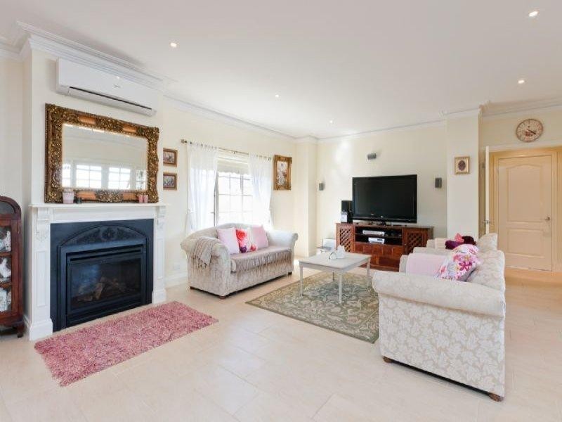 10 Maccoll Street, Craigieburn VIC 3064