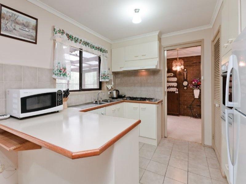 8 Radstock Place, Craigieburn VIC 3064
