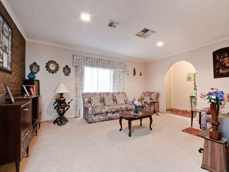 8 Radstock Place, Craigieburn VIC 3064