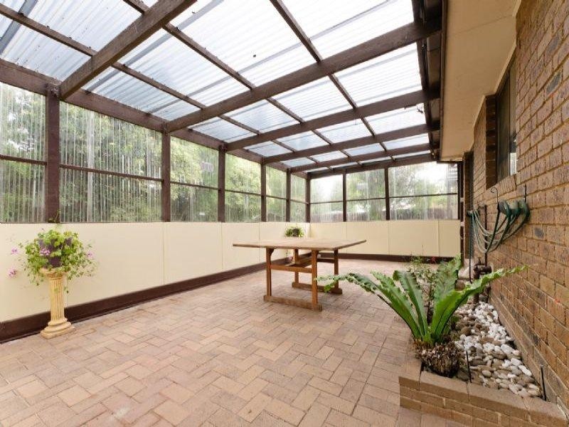 8 Radstock Place, Craigieburn VIC 3064