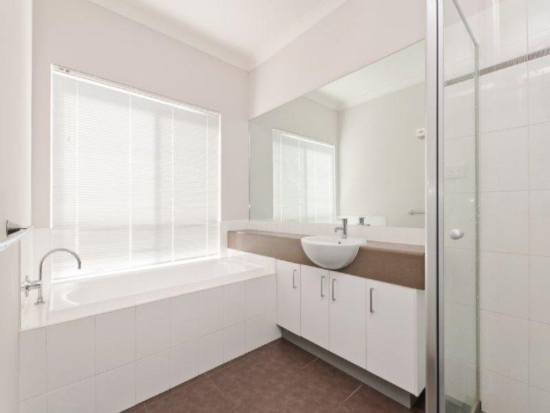 3 Yengo Place, Craigieburn VIC 3064