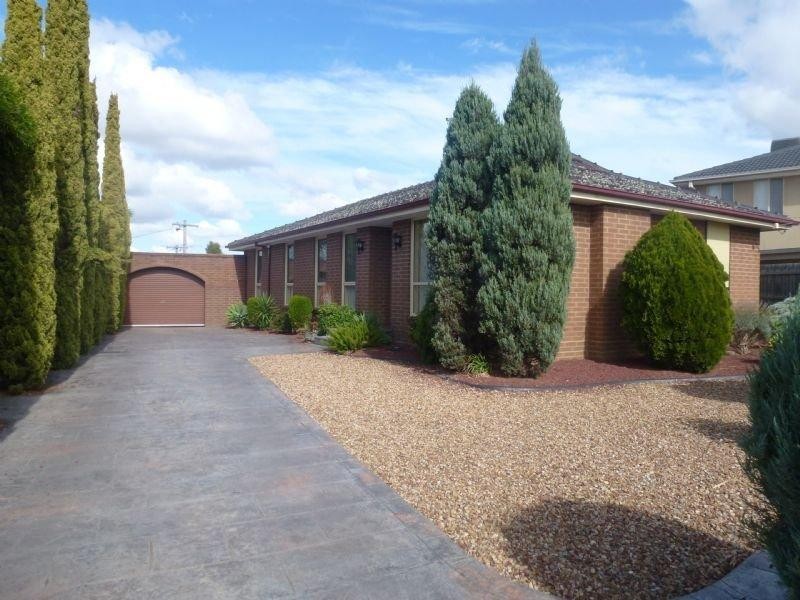 9 Beacon Hills Crescent, Craigieburn VIC 3064
