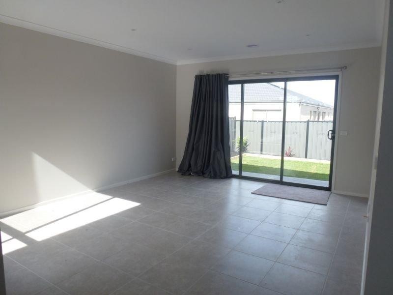 17 Blackwattle Road, Craigieburn VIC 3064