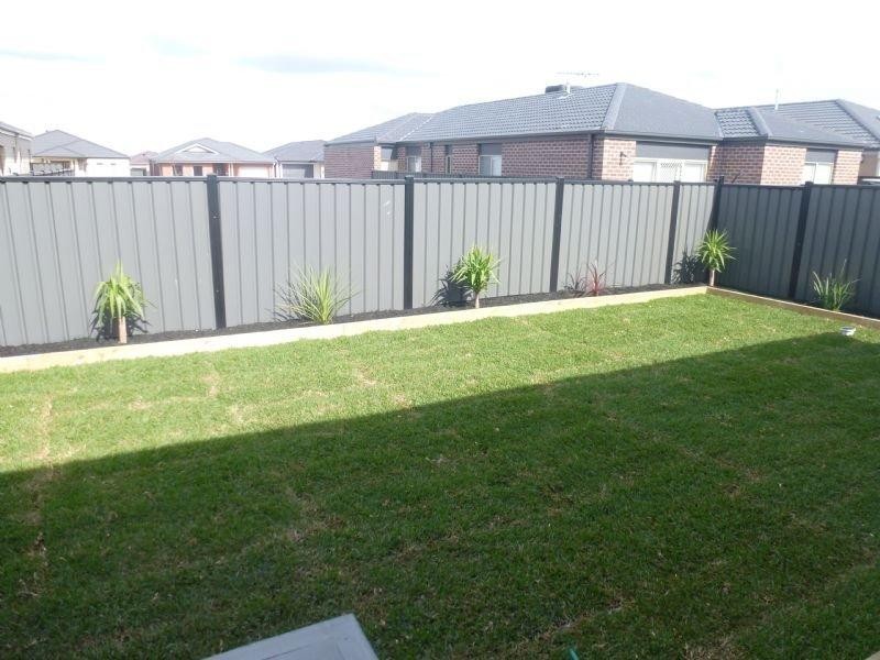 17 Blackwattle Road, Craigieburn VIC 3064