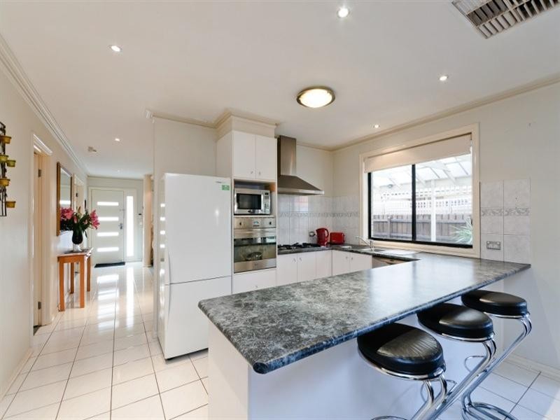 4 Stead Street, Roxburgh Park VIC 3064