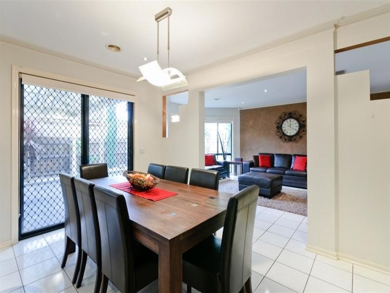 4 Stead Street, Roxburgh Park VIC 3064