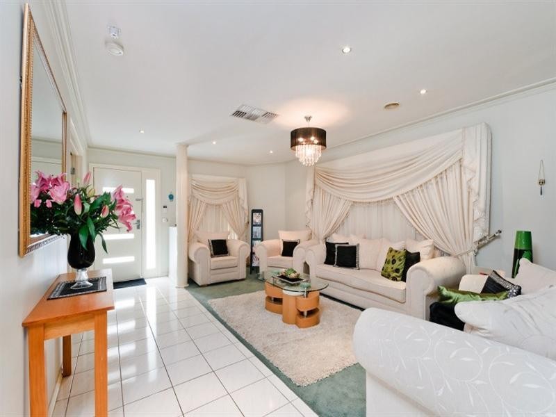 4 Stead Street, Roxburgh Park VIC 3064