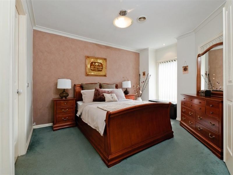 4 Stead Street, Roxburgh Park VIC 3064